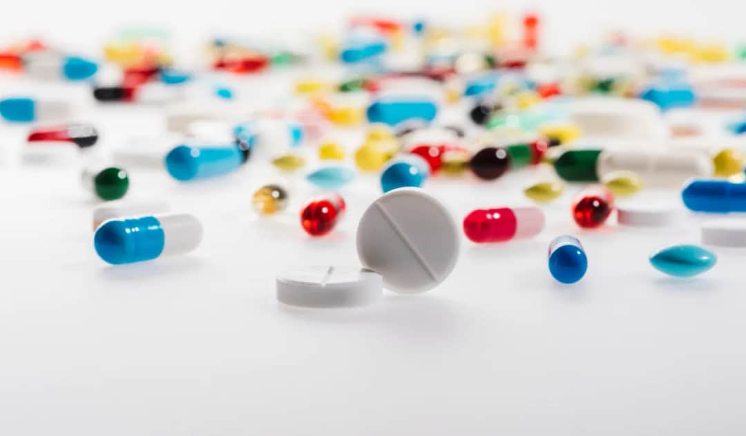 Czy można przewozić suplementy samolotem? Oto, co musisz wiedzieć